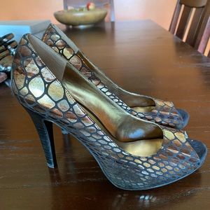 Nine West iridescent snake print peep toe